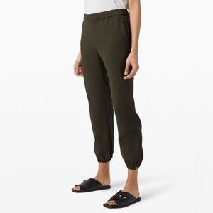 Lululemon Essential Affinity Mid-Rise Jogger 27” in Dark Olive Size 6